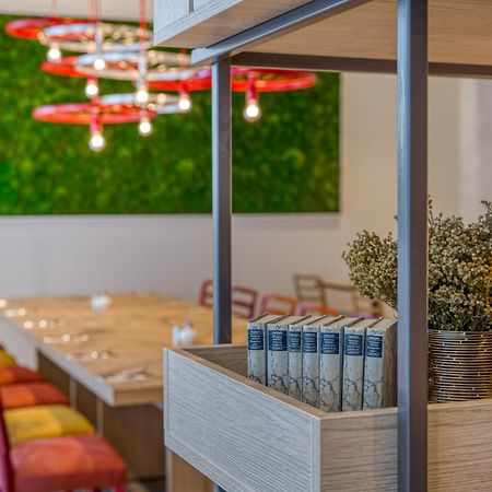 Intercityhotel Berlin Airport Ber Terminal 1 & 2 シェーネフェルト エクステリア 写真 The interior of the restaurant
