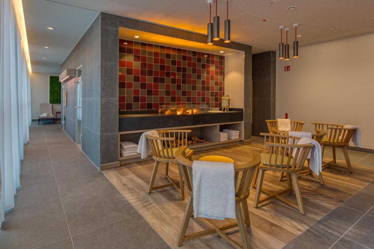 Intercityhotel Berlin Airport Ber Terminal 1 & 2 シェーネフェルト エクステリア 写真 The interior of the spa