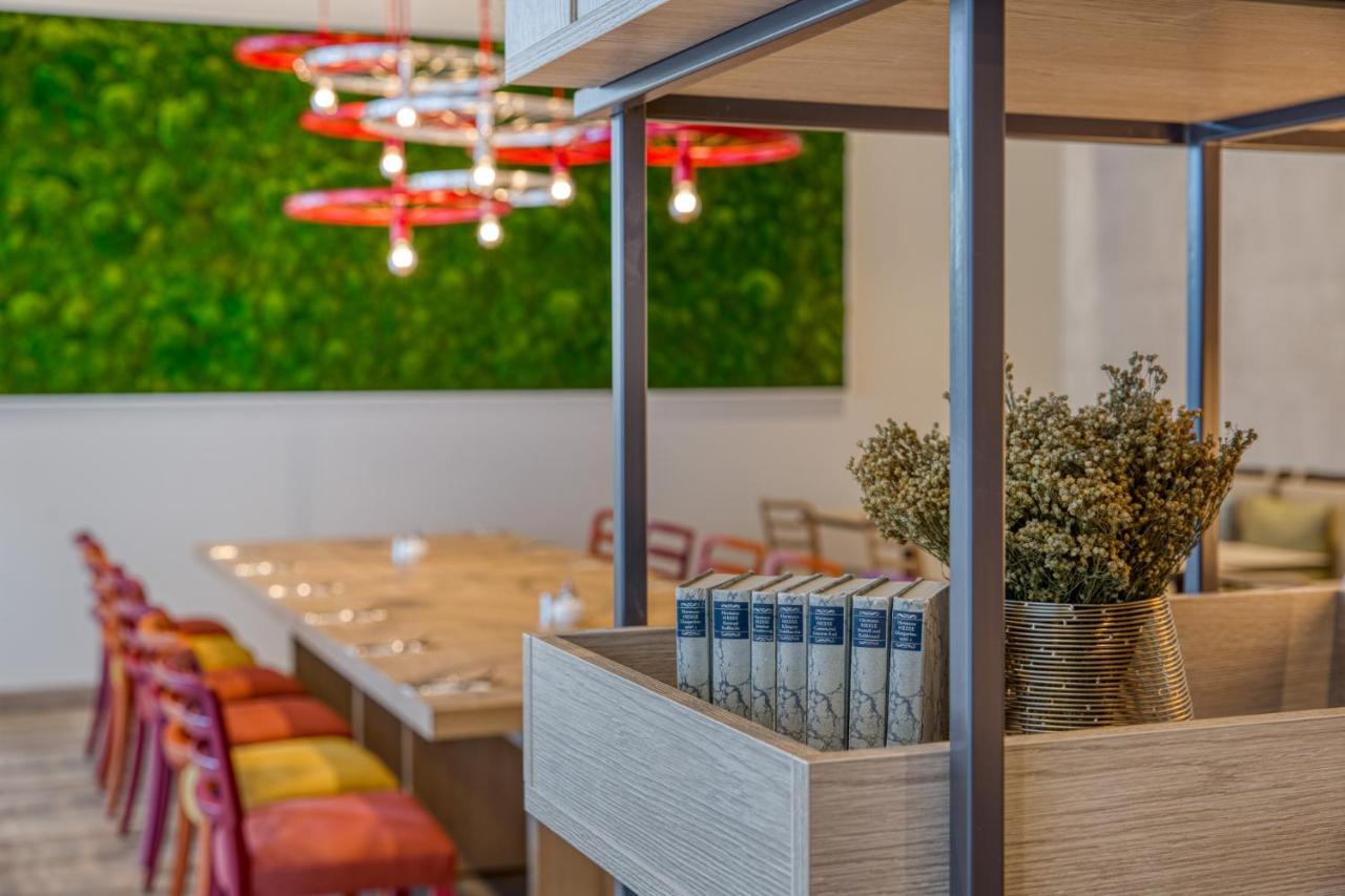 Intercityhotel Berlin Airport Ber Terminal 1 & 2 シェーネフェルト エクステリア 写真 The interior of the restaurant