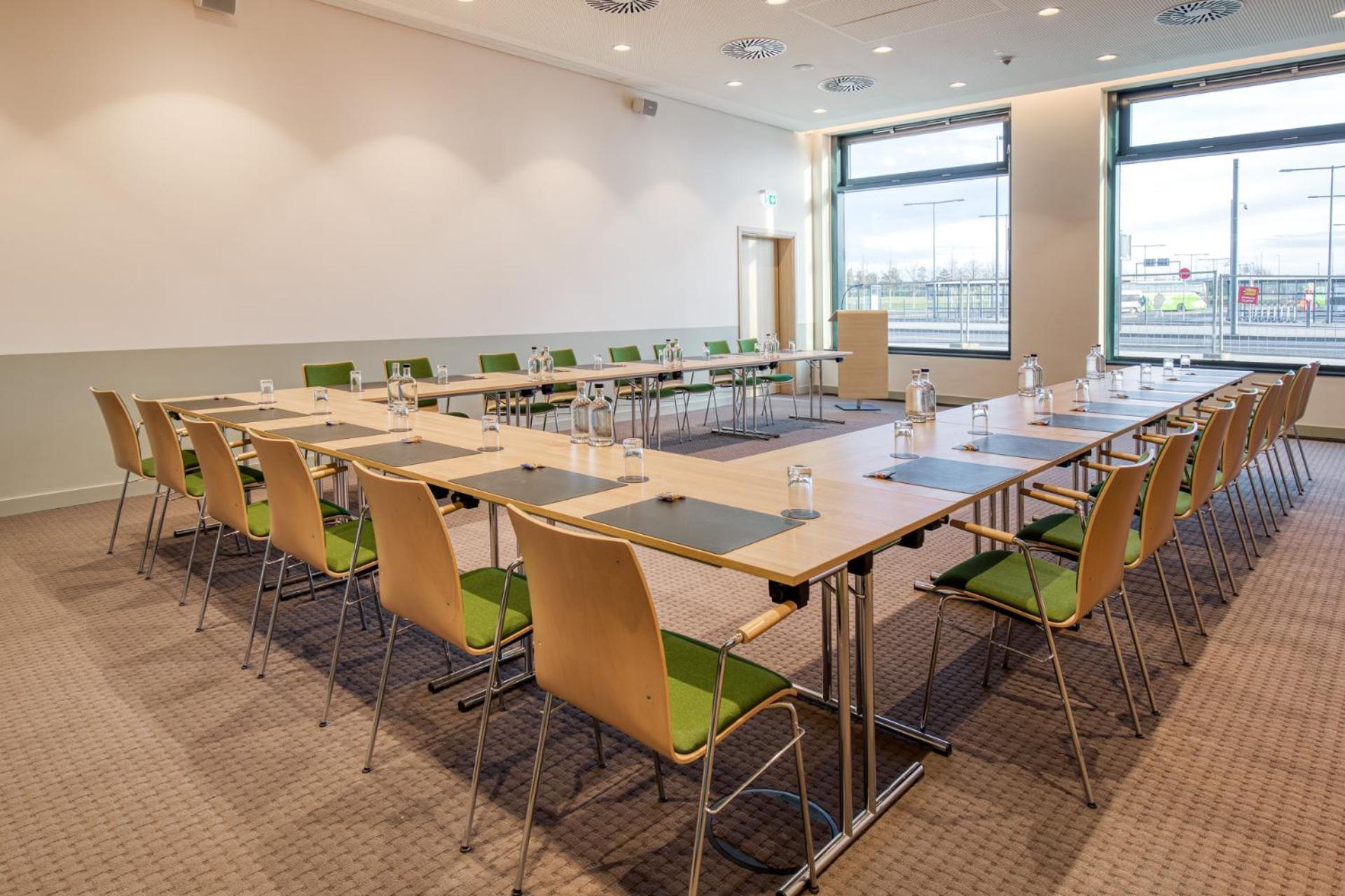 Intercityhotel Berlin Airport Ber Terminal 1 & 2 シェーネフェルト エクステリア 写真 Meeting room