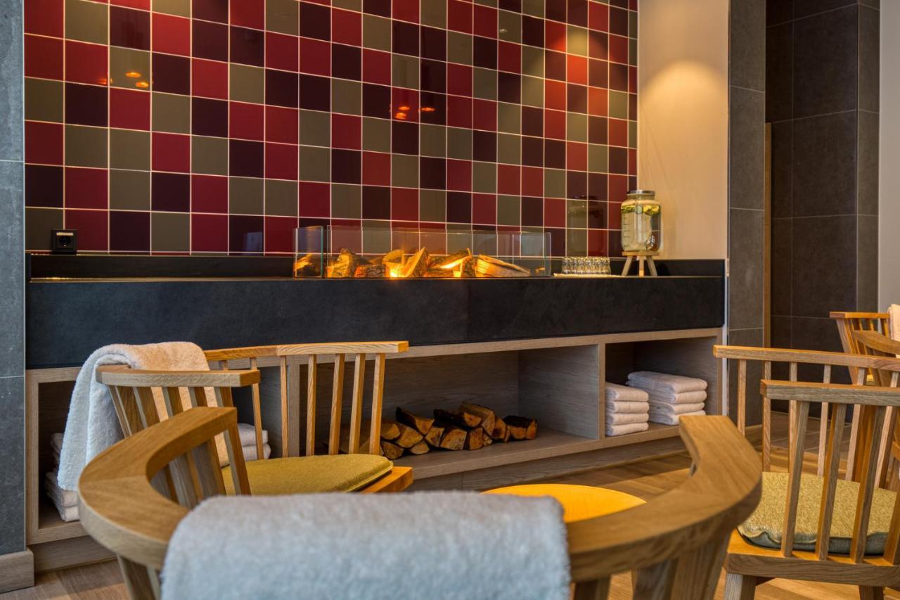 Intercityhotel Berlin Airport Ber Terminal 1 & 2 シェーネフェルト エクステリア 写真 "The fireplace is a highlight of the spa."